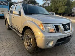 Nissan Frontier 2021 Silver