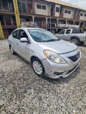 Nissan Versa 1.6 S Sedan CVT 2012 Silver