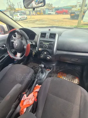 Nissan Versa 1.6 S Sedan CVT 2012 Silver