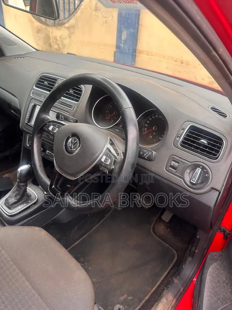 Volkswagen Polo 2015 Red