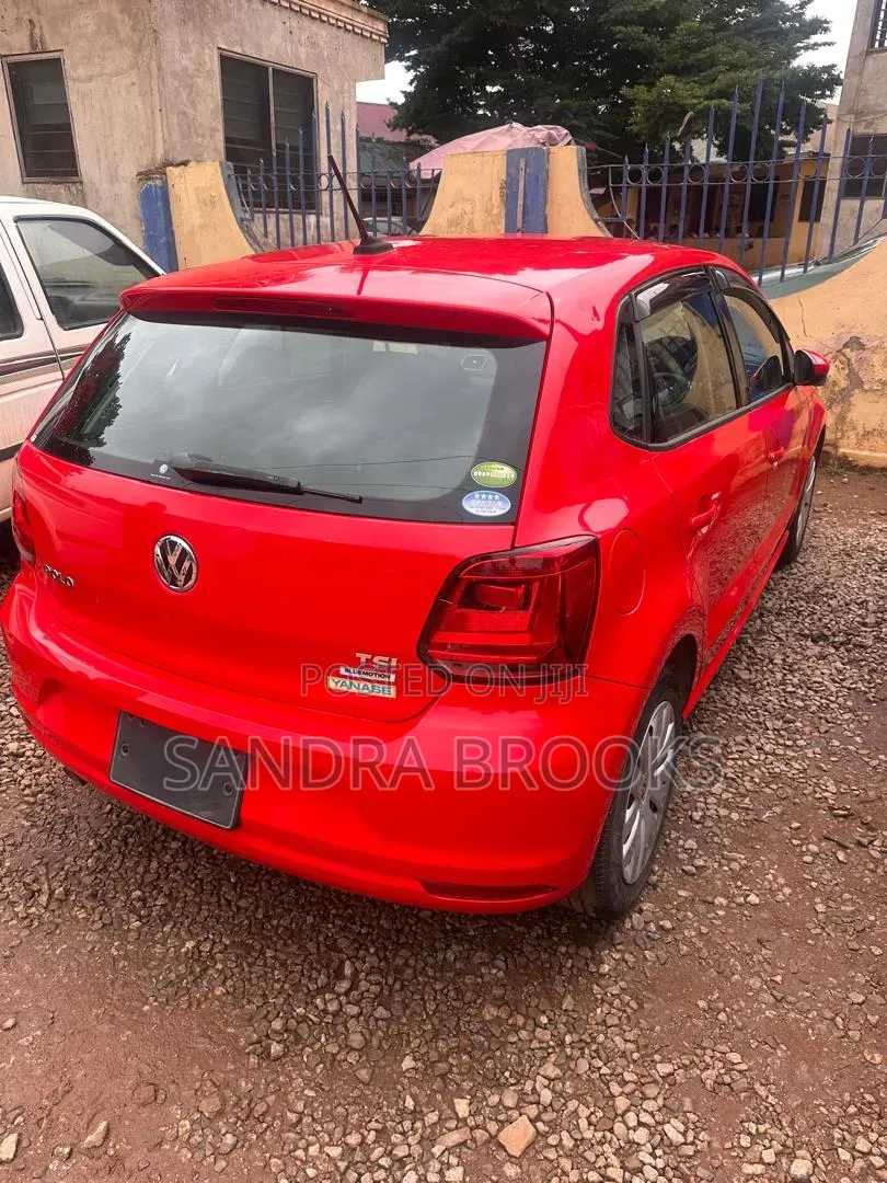 Volkswagen Polo 2015 Red