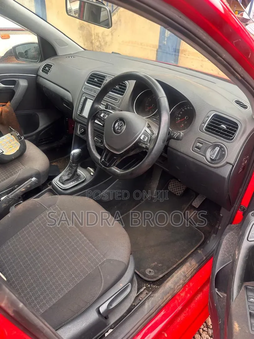 Volkswagen Polo 2015 Red