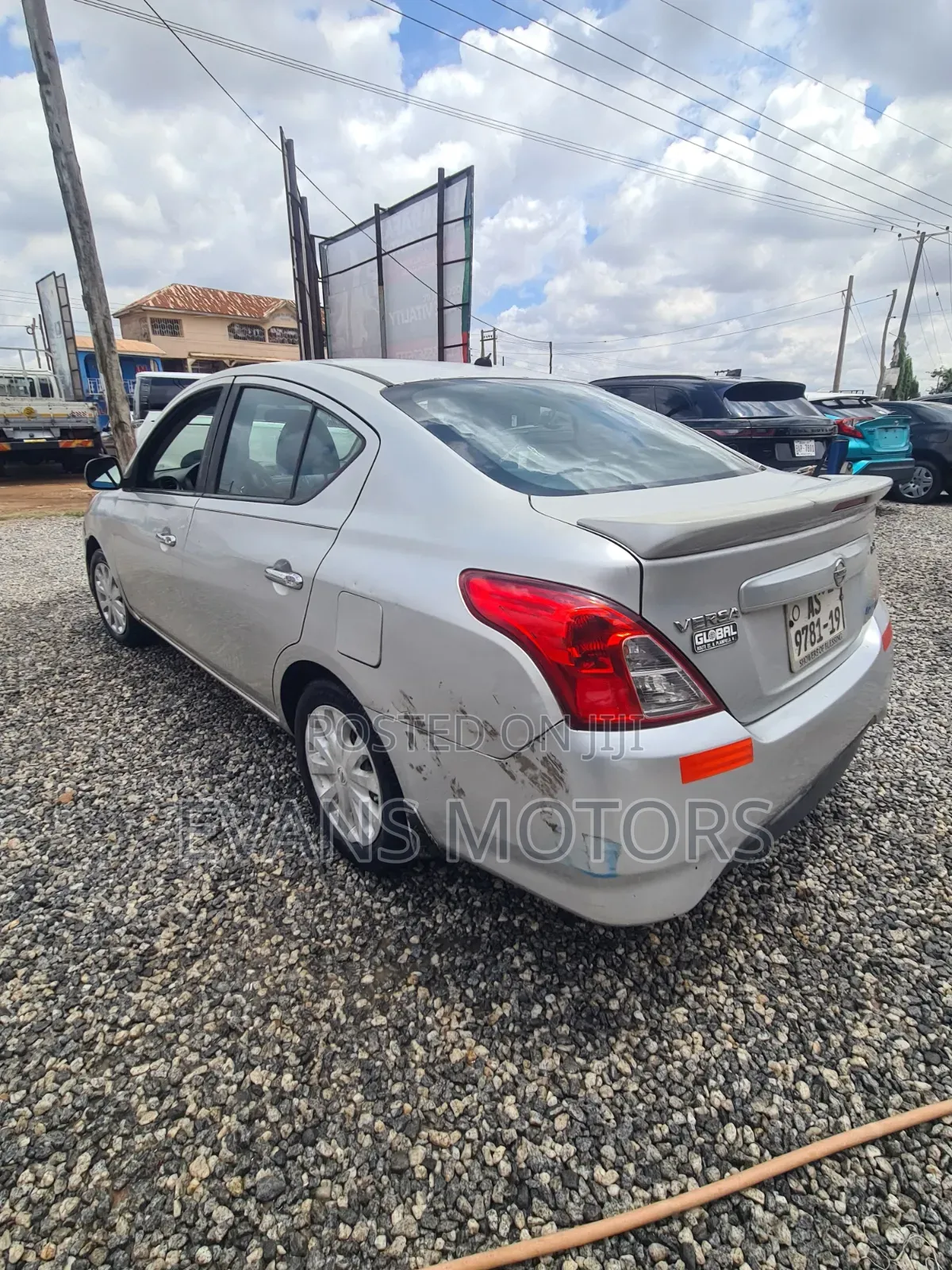 Nissan Versa 1.6 S Sedan CVT 2012 Silver