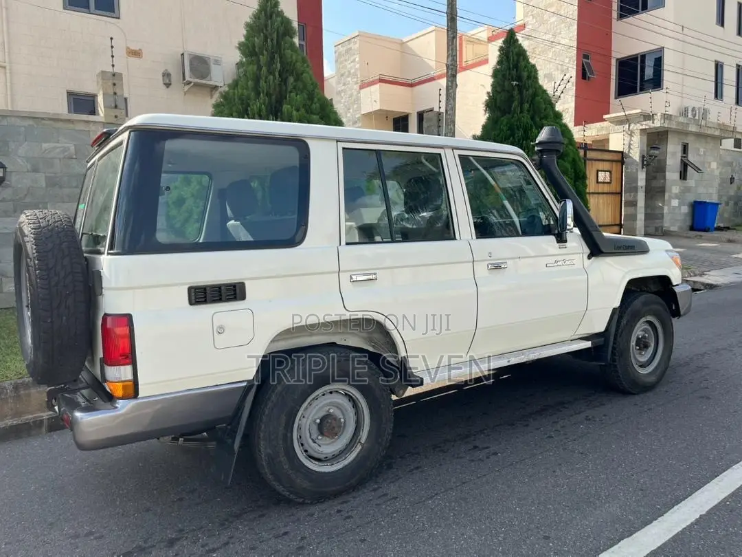 Toyota Land Cruiser 2019 White