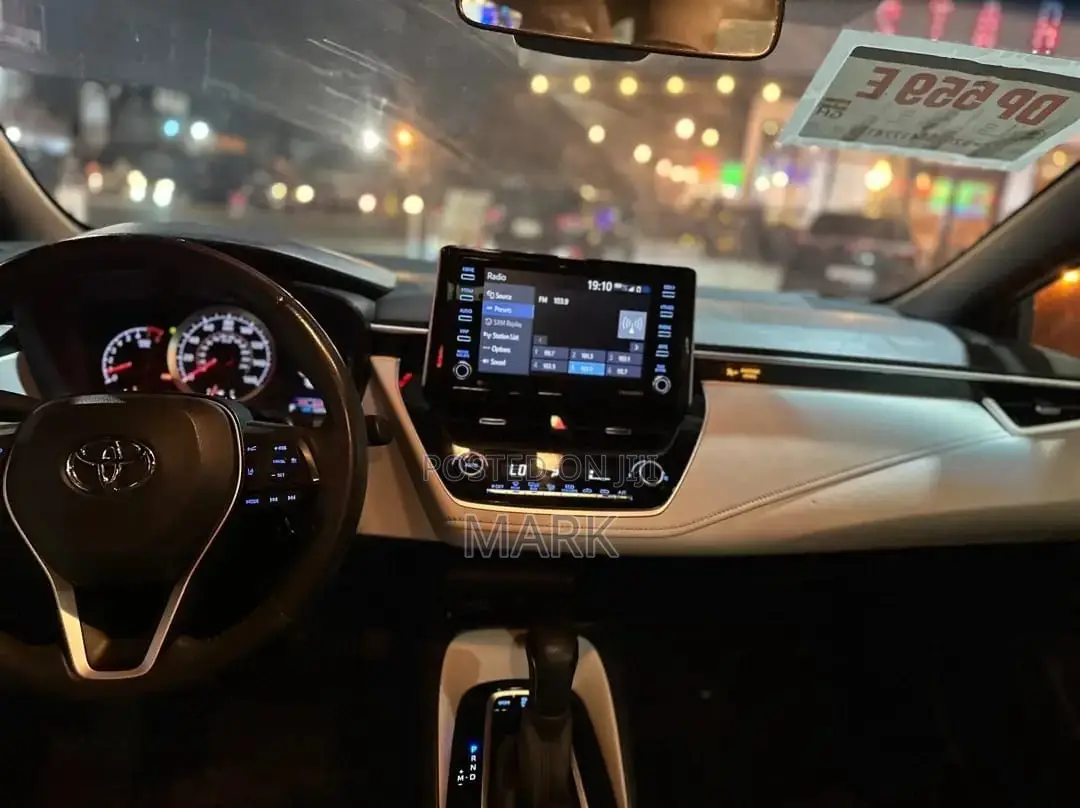 Toyota Corolla SE 2021 Blue