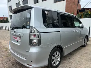 Toyota Voxy X 2WD 8-Seater 2010 Silver
