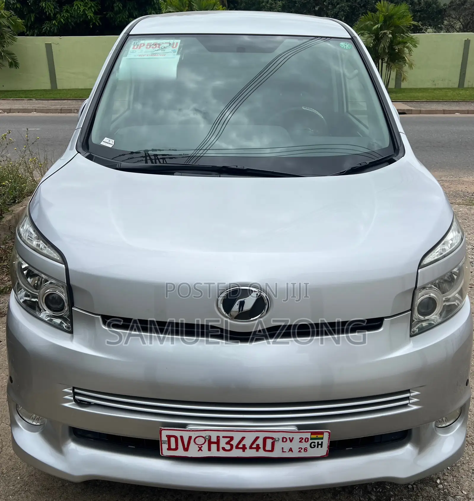 Toyota Voxy X 2WD 8-Seater 2010 Silver