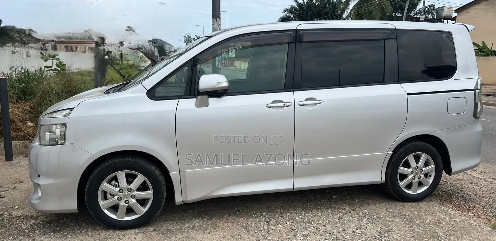 Toyota Voxy X 2WD 8-Seater 2010 Silver