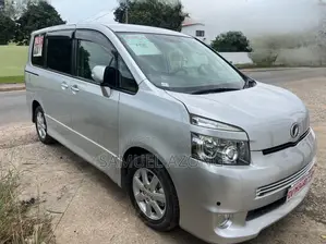 Toyota Voxy X 2WD 8-Seater 2010 Silver