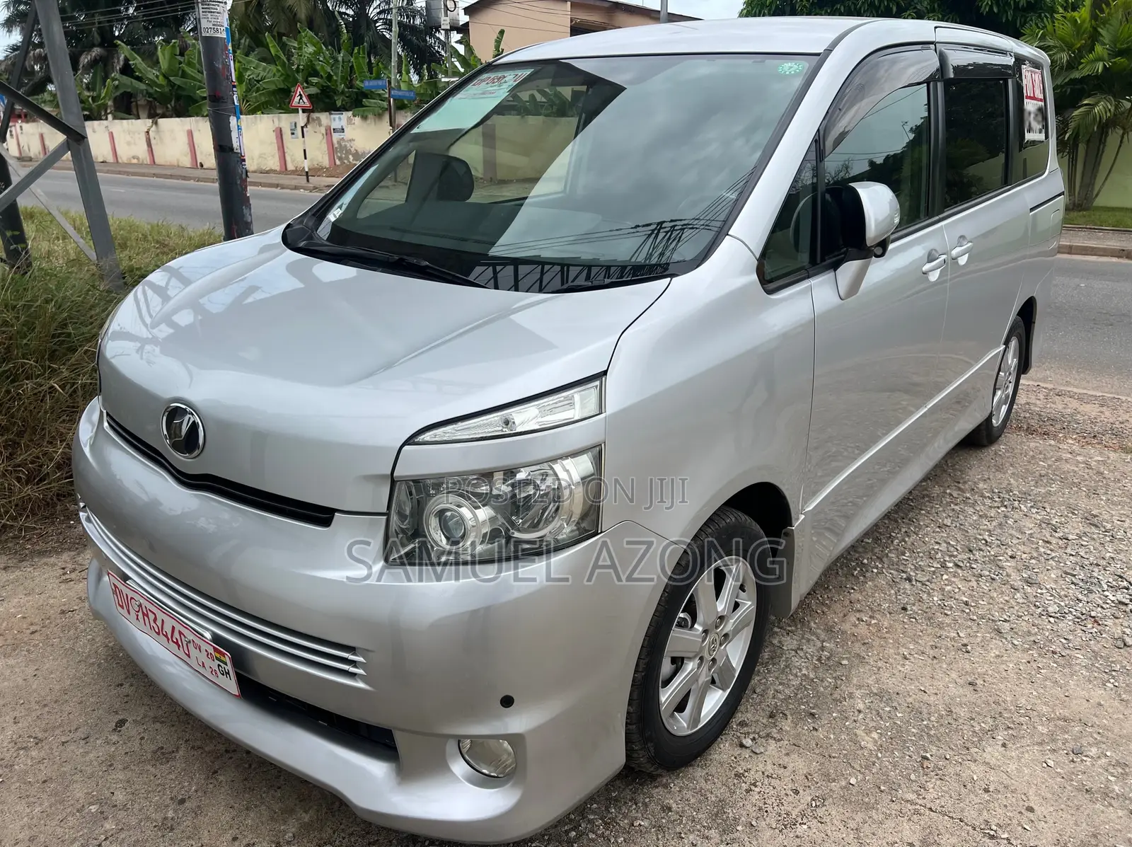 Toyota Voxy X 2WD 8-Seater 2010 Silver