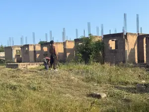 6bdrm Apartment in Gomoa East for sale