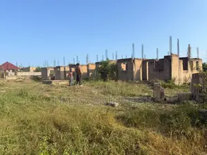 6bdrm Apartment in Gomoa East for sale