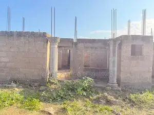 6bdrm Apartment in Gomoa East for sale