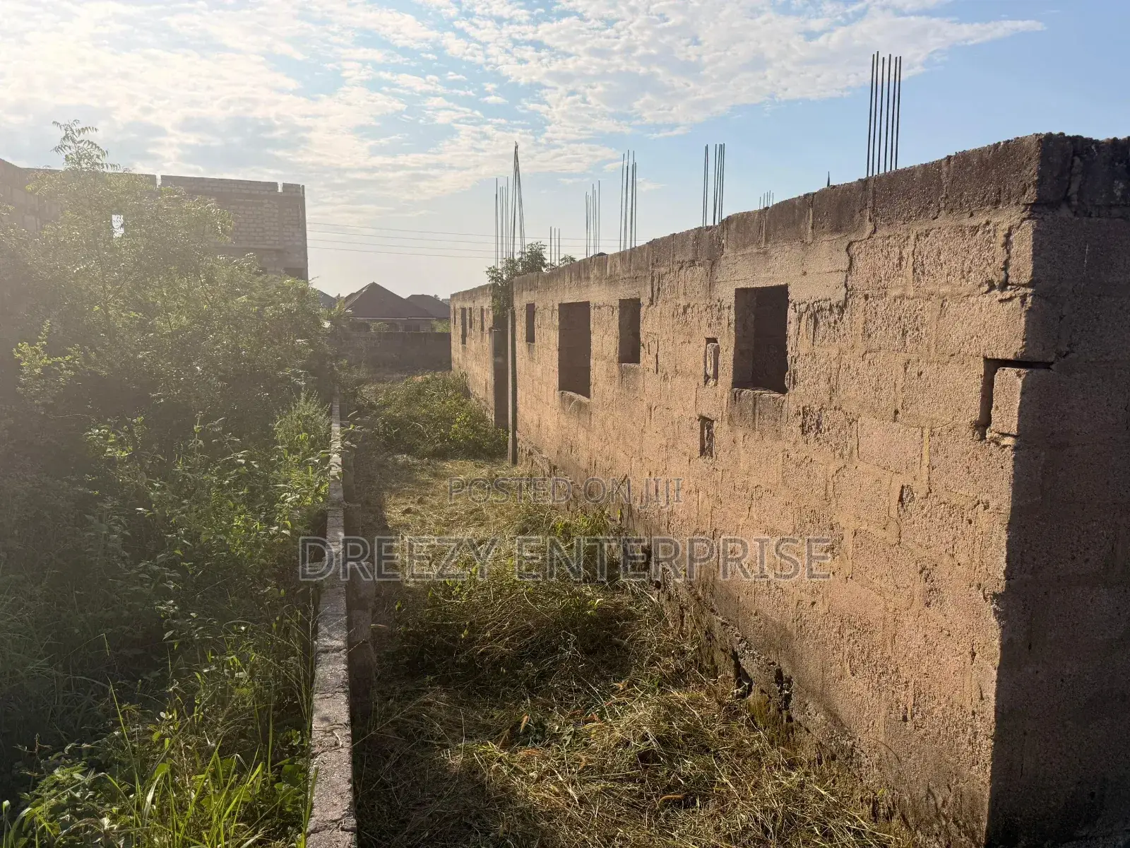 6bdrm Apartment in Gomoa East for sale