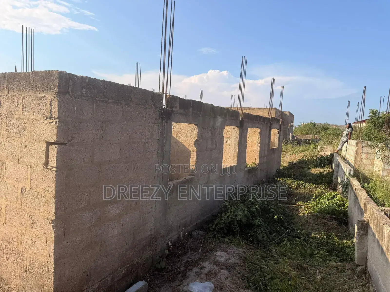 6bdrm Apartment in Gomoa East for sale