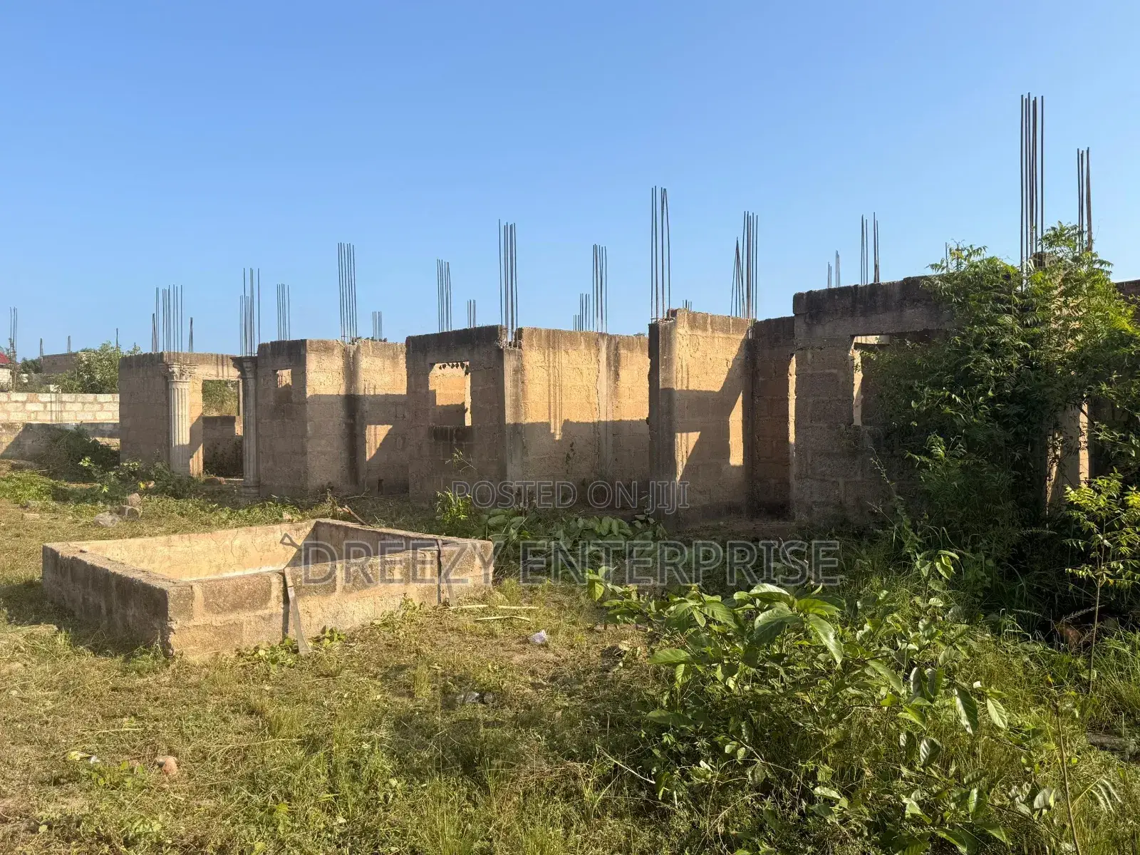 6bdrm Apartment in Gomoa East for sale