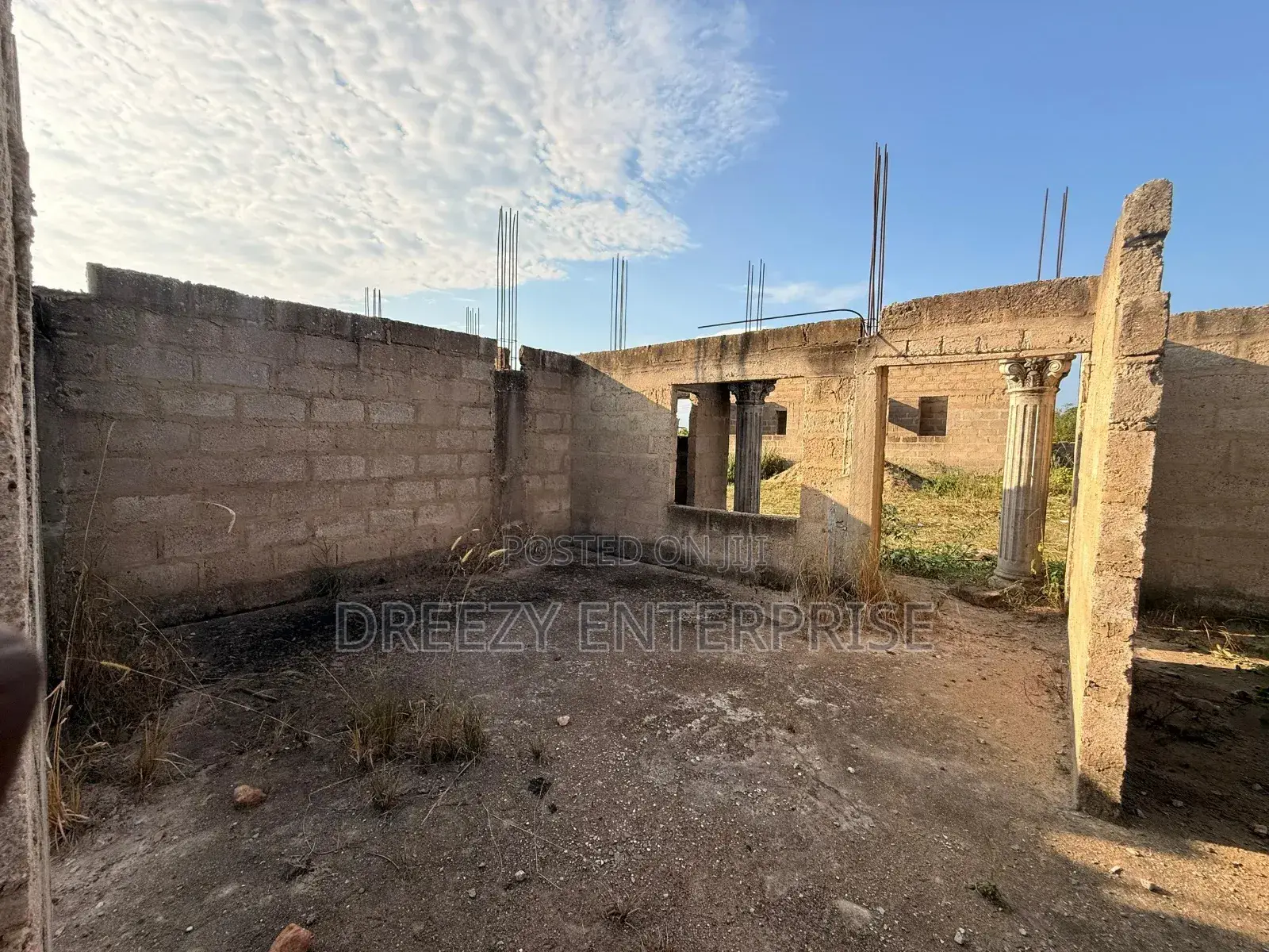 6bdrm Apartment in Gomoa East for sale