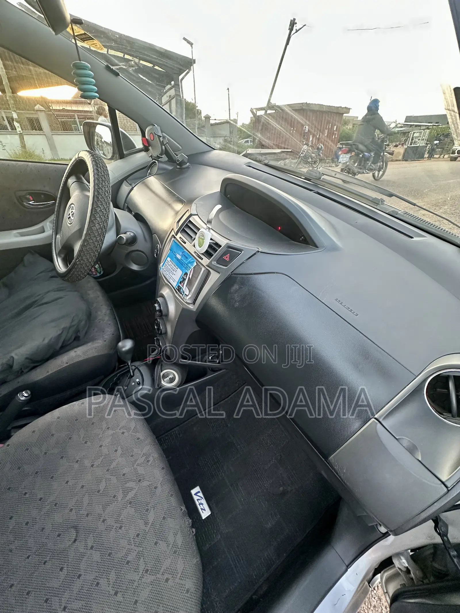 Toyota Vitz 1.3 AWD 5dr 2010 Silver