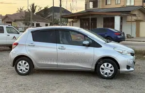 Toyota Vitz 2012 Silver