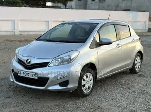 Toyota Vitz 2012 Silver