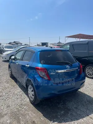 Toyota Vitz 1.3 FWD 5dr 2011 Blue