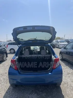Toyota Vitz 1.3 FWD 5dr 2011 Blue