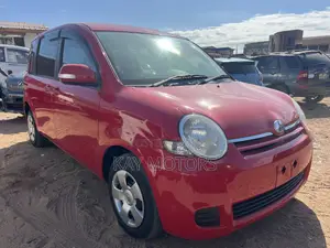 Toyota Sienta 1.5 AWD 2011 Red