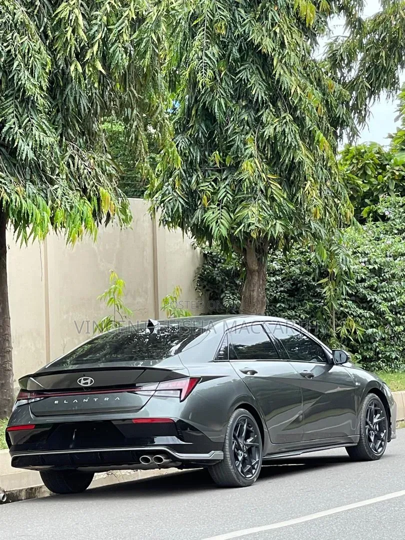 Hyundai Elantra 2024 Gray
