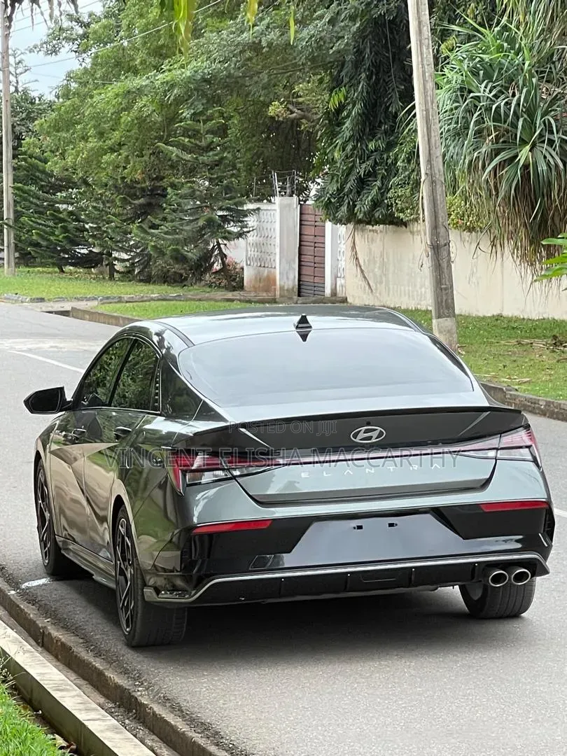 Hyundai Elantra 2024 Gray