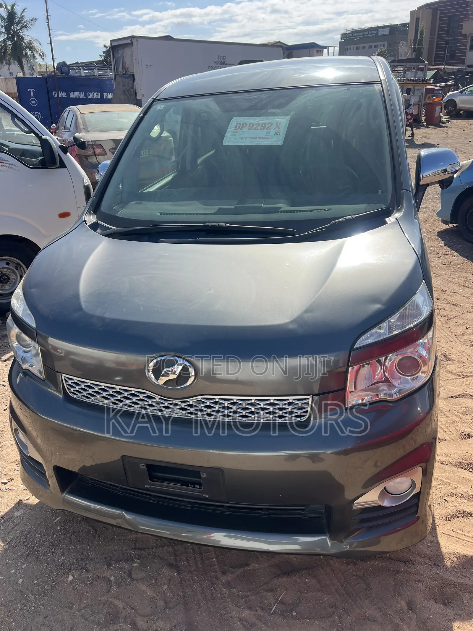 Toyota Voxy V 2WD 8-Seater 2013