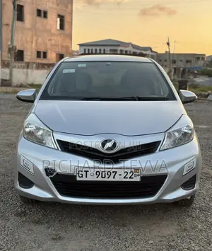 Toyota Vitz 1.3 AWD 5dr 2012 Silver