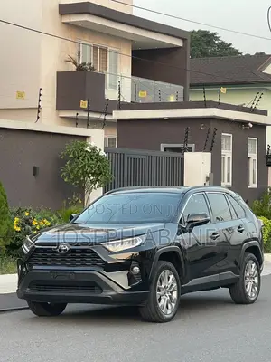 Toyota RAV4 XLE 2021 Black