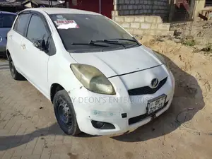 Toyota Vitz 1.3 FWD 5dr 2010 White