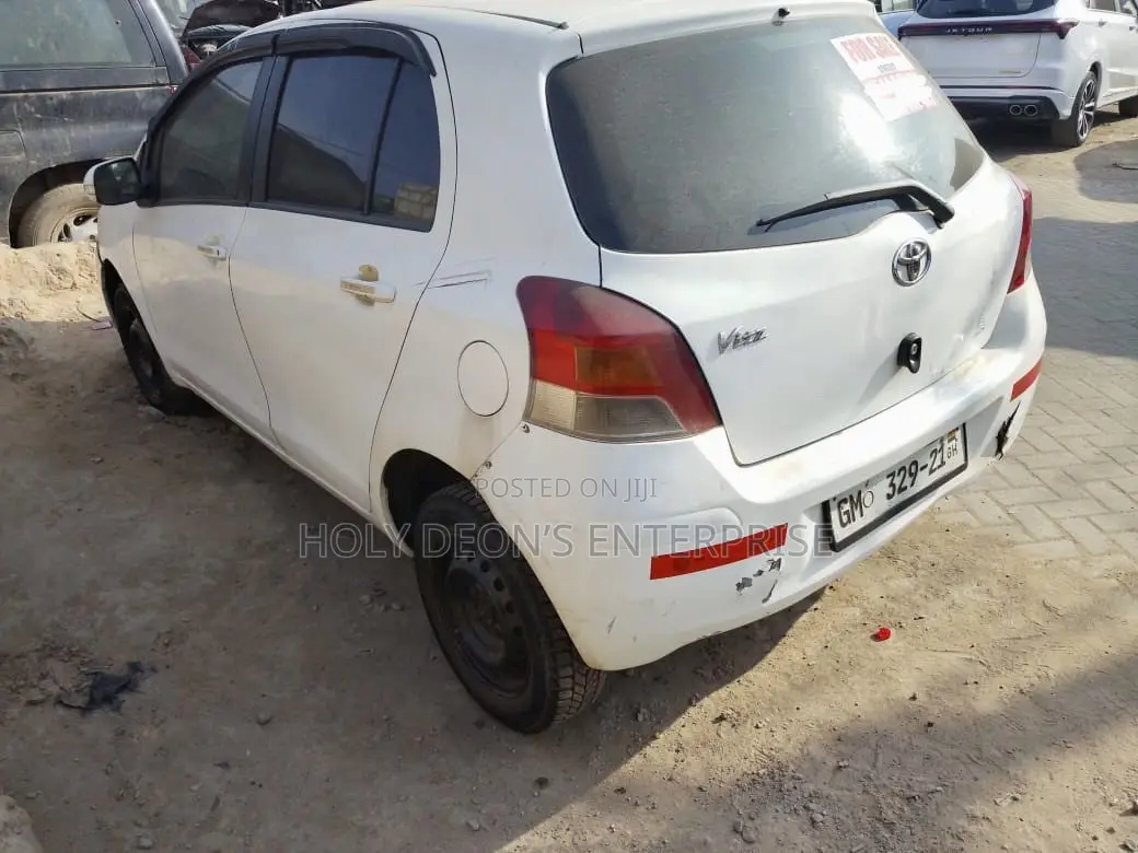 Toyota Vitz 1.3 FWD 5dr 2010 White