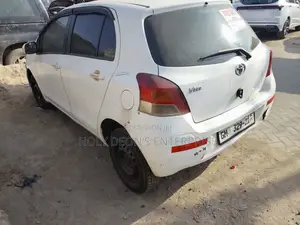 Toyota Vitz 1.3 FWD 5dr 2010 White