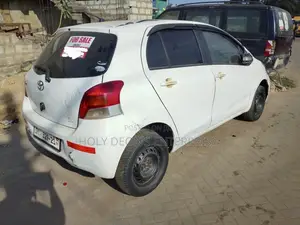 Toyota Vitz 1.3 FWD 5dr 2010 White