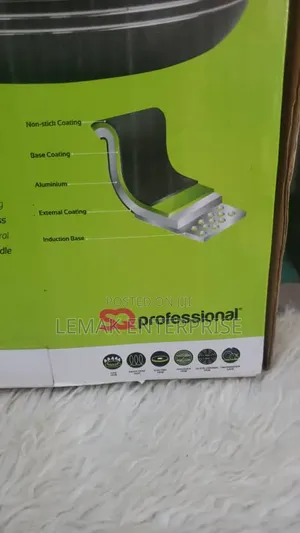 SQ Professional Una Non-Stick Frying Pan With a 26cm With Glass Lid.