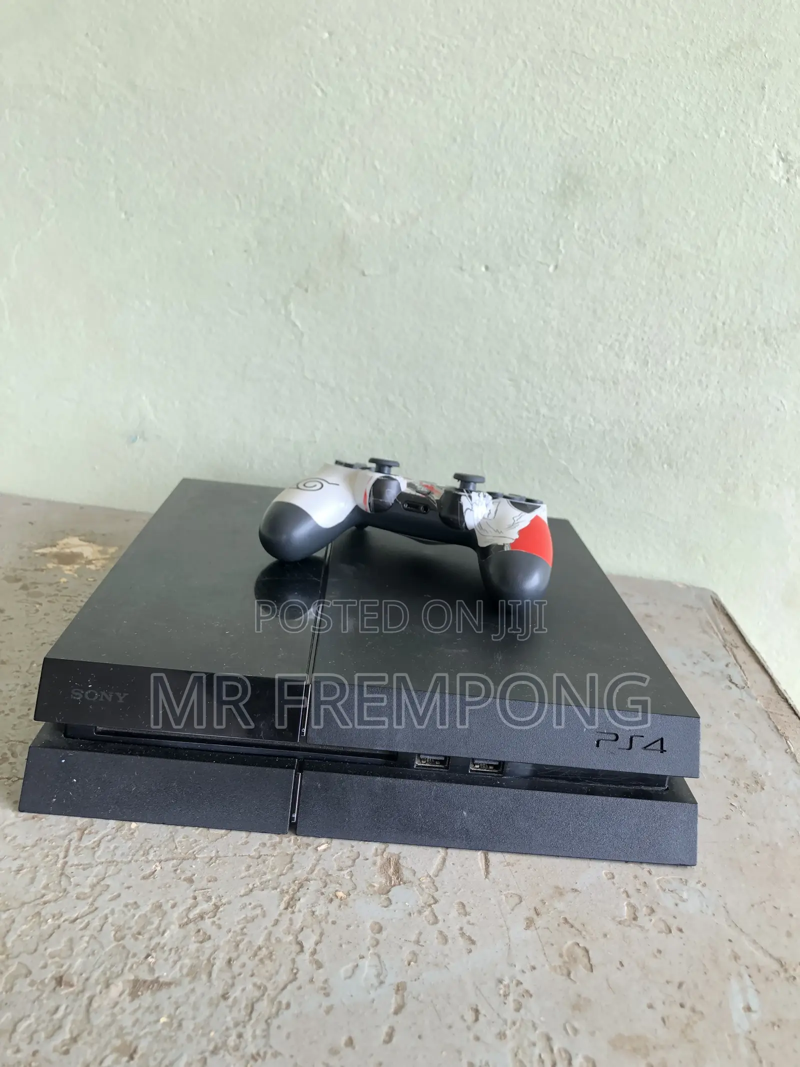 PS4 Standard ( Oflline/Online ) + 1 Controller Slightly Used