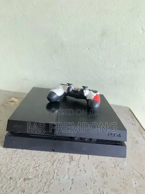 PS4 Standard ( Oflline/Online ) + 1 Controller Slightly Used