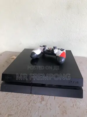 PS4 Standard ( Oflline/Online ) + 1 Controller Slightly Used