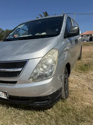 Hyundai H1 2010 Silver