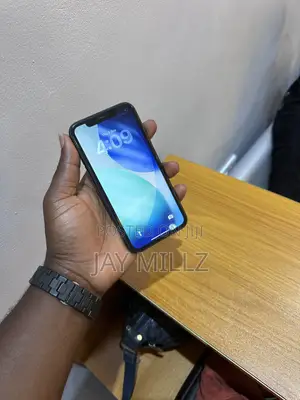 Apple iPhone 11 64 GB White
