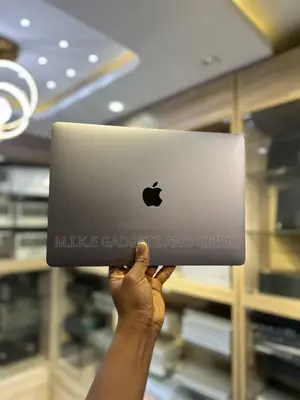 Laptop Apple MacBook Pro 2022 M2 8GB Apple M2 SSD 256GB