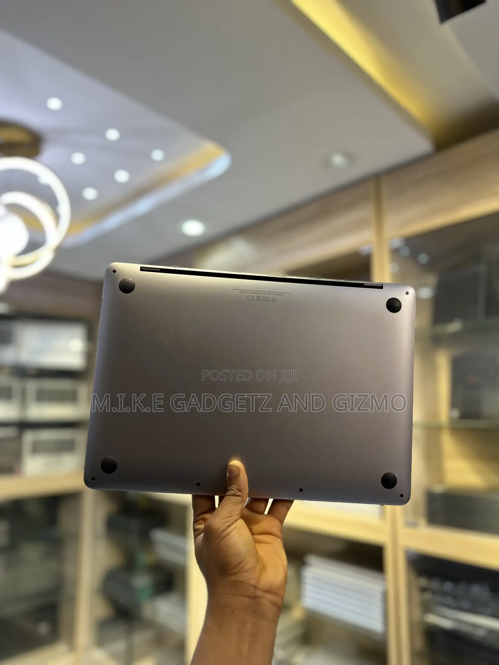 Laptop Apple MacBook Pro 2022 M2 8GB Apple M2 SSD 256GB