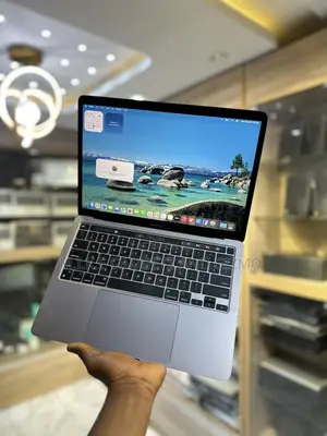 Laptop Apple MacBook Pro 2022 M2 8GB Apple M2 SSD 256GB