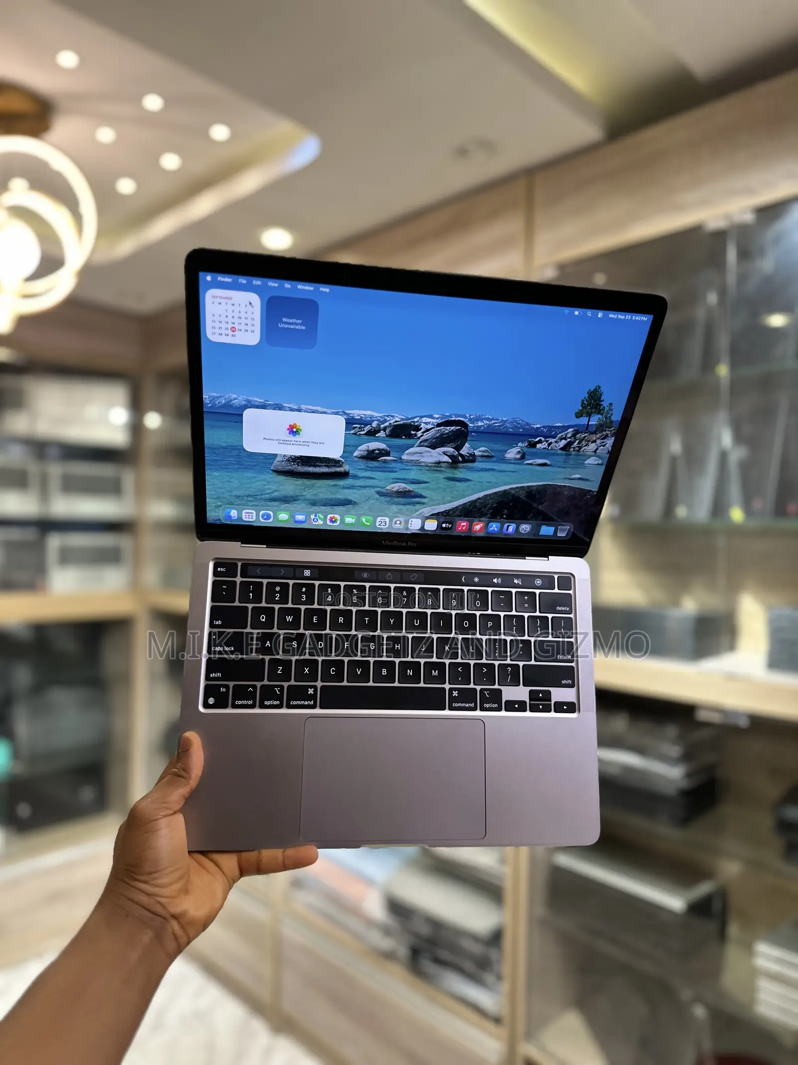 Laptop Apple MacBook Pro 2022 M2 8GB Apple M2 SSD 256GB