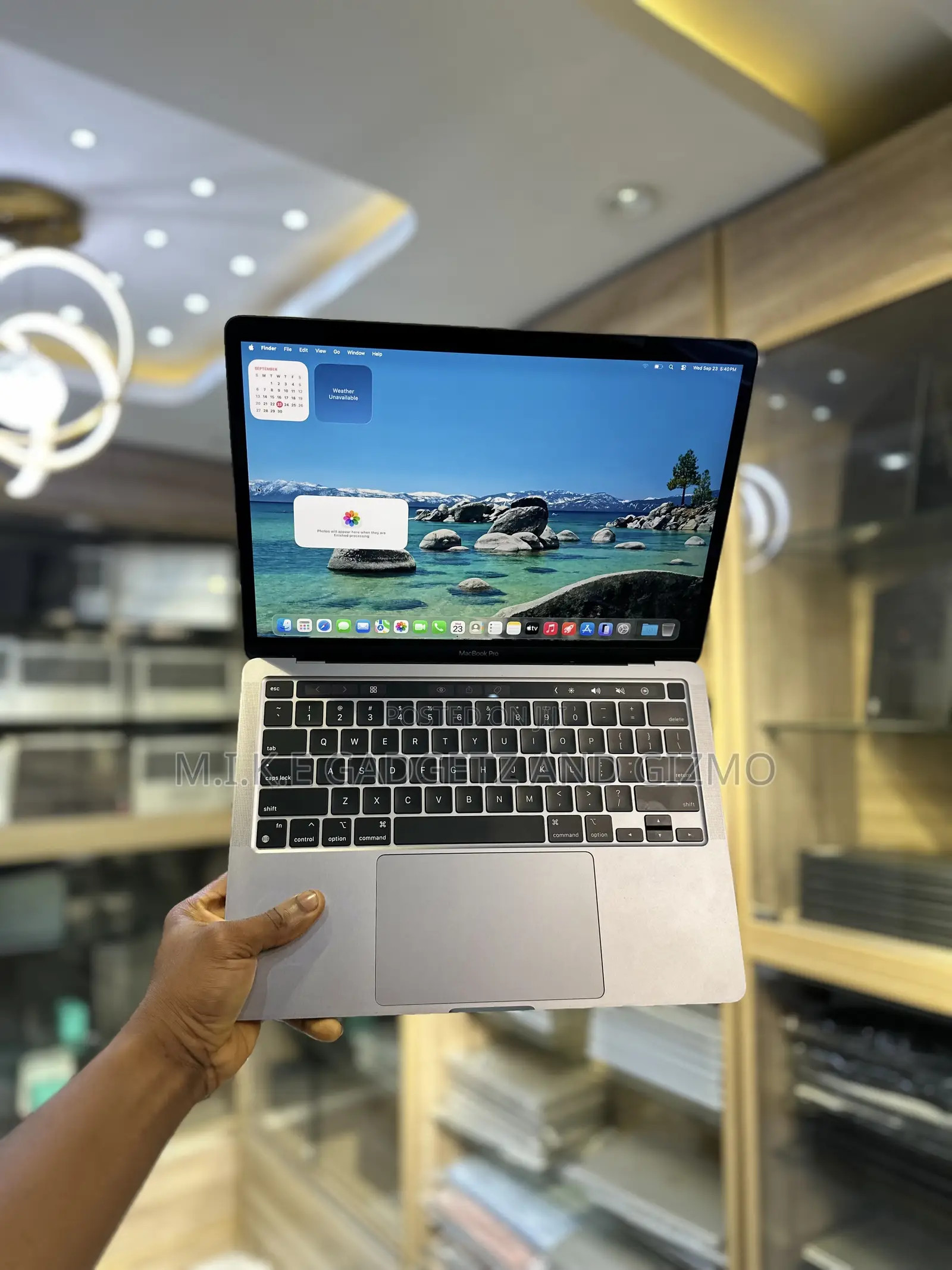 Laptop Apple MacBook Pro 2022 M2 8GB Apple M2 SSD 256GB