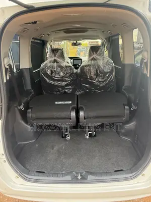 Toyota Voxy X 4WD 7-Seater 2015 White
