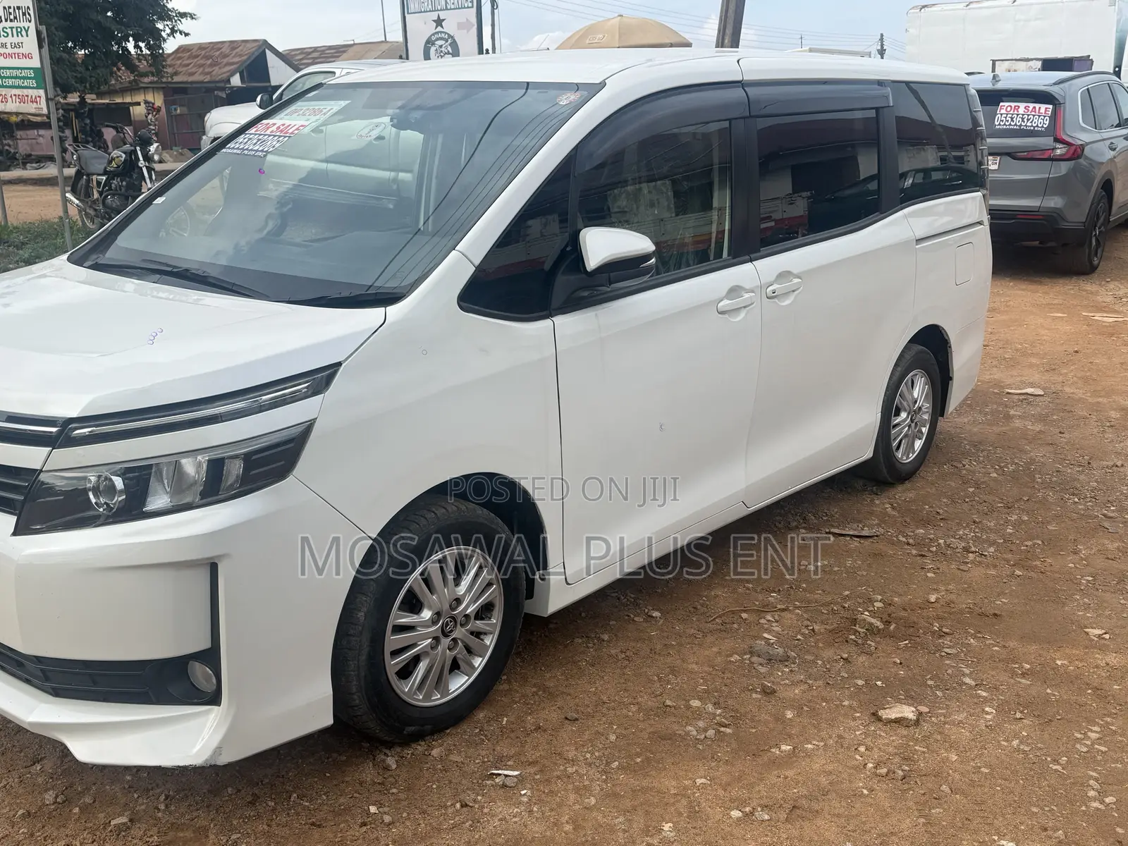 Toyota Voxy X 4WD 7-Seater 2015 White