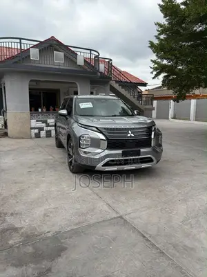 Mitsubishi Outlander SE Launch Edition 2022 Beige